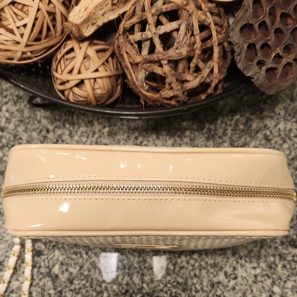 *Low Start* Versace Tan Woven NWOT Pouch/wristlet with Gold Accents - Picture 5 of 9